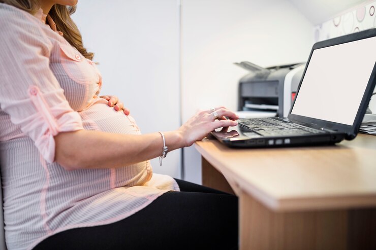 Licença-Maternidade: Entenda o cálculo do Salário-Maternidade para empregadas CLT